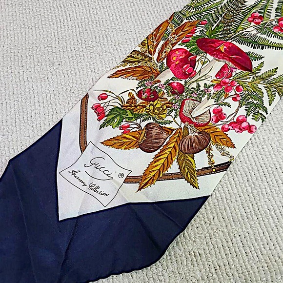Authentic Gucci Rare Oversized Silk Equestrian GG Mushroom Scarf - Picture 7 of 9